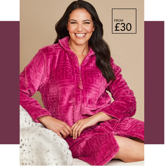 Snug sleeps in dreamy nightwear - LK169